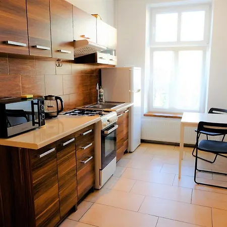 Tanie Noclegowanie Katovice Exteriér fotografie